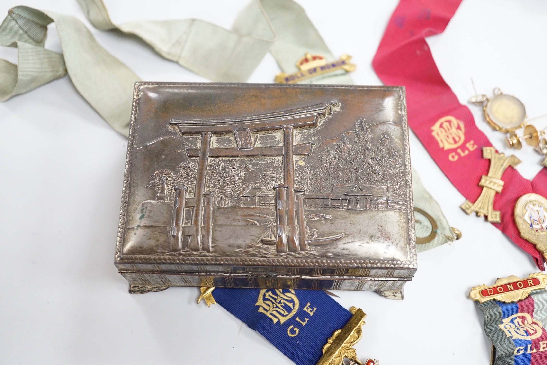 Sundry jewellery and medallions, including two silver-gilt Masonic medals etc.